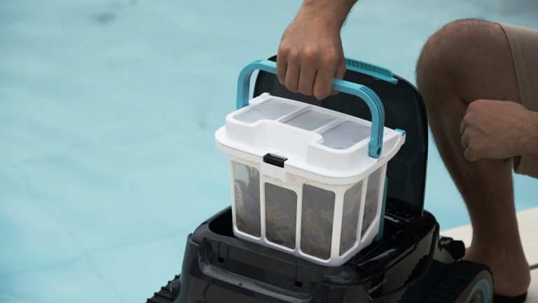 Avis sur le colmateur pour piscine : miracle ou solution de dépannage ?
