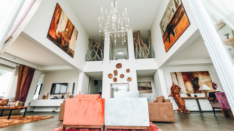 Déco art : comment transformer votre intérieur en une galerie d’art vivante