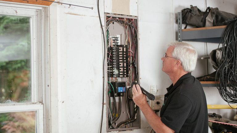 Électricien à Lunel : comment choisir un professionnel fiable ?