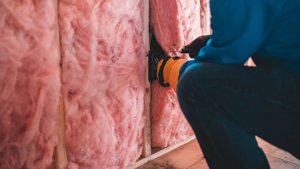 Isolation phonique d’un mur : comment en finir avec le bruit ?