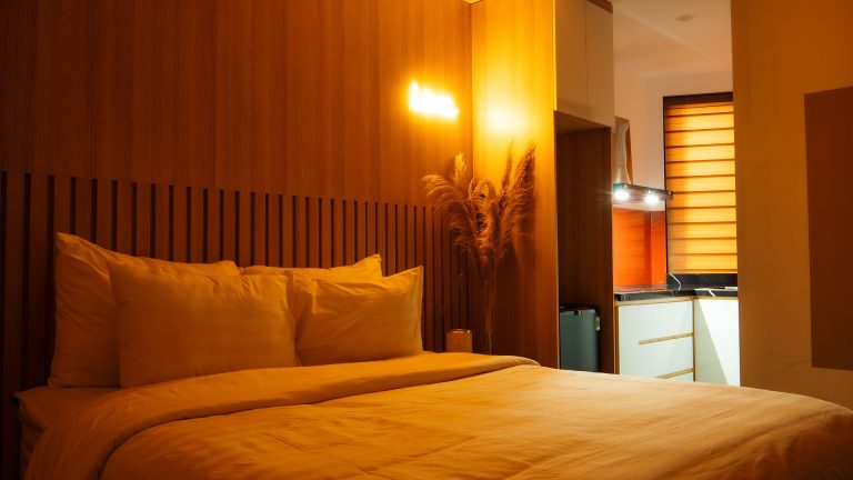 Déco de chambre cocooning : secrets d’ambiance chaleureuse, apaisante