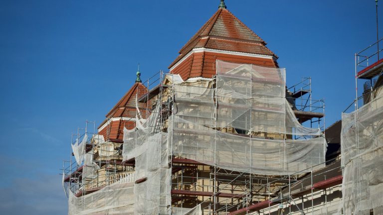 Réhabiliter une longère près d’Auray : contraintes, budget, architecture