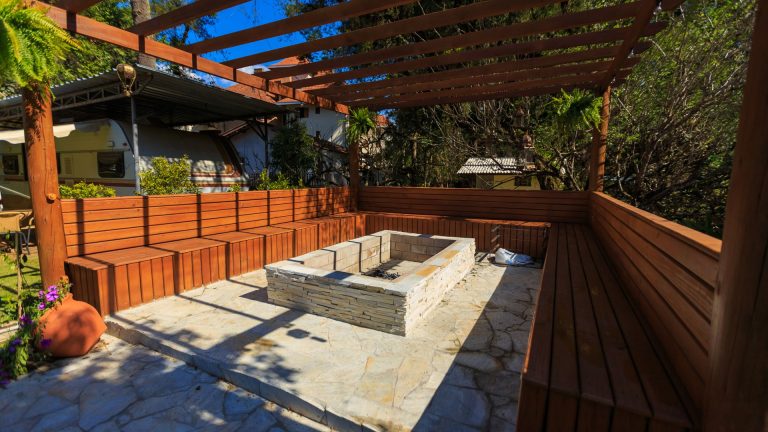 Pergola bioclimatique : tout savoir pour votre jardin