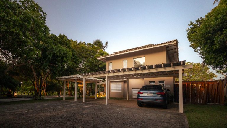 Combien coûte un carport ? le budget à prévoir pour abriter sa voiture